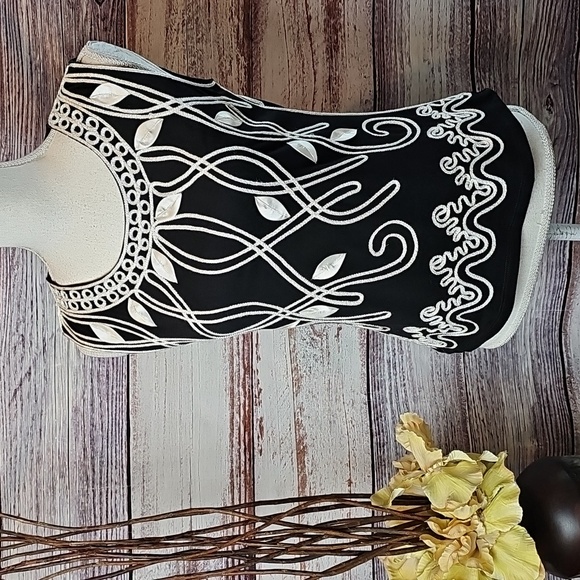 NEW LAUREN MICHELLE BLACK WHITE APPLIQUE SLEEVELESS STRETCH PULLOVER TOP - Picture 1 of 11